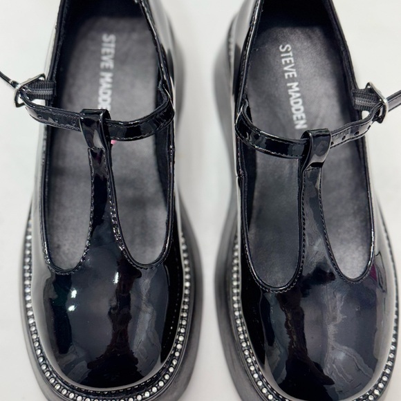 Steve Madden Black T-Strap Shoes - Picture 3 of 5